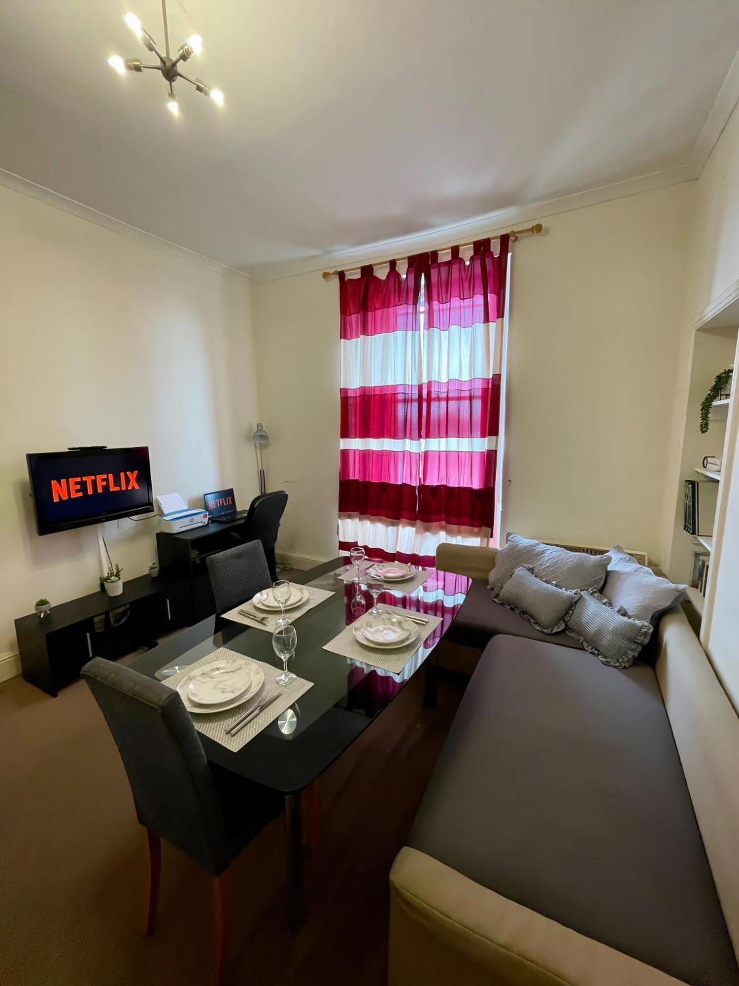 Comfy 2 Bedroom Flat Near Edinburgh City Center المظهر الخارجي الصورة